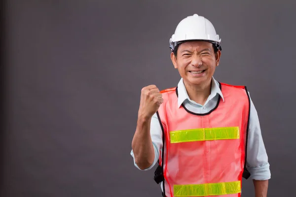 Vertrouwen, gelukkig, glimlachen, industrieel ingenieur van de Aziatische man — Stockfoto