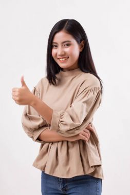 Casual kadın işaret başparmak kadar boş yer, izole stüdyo