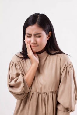 diş ağrısı, diş çürüğü, hassasiyet ile acı kadın