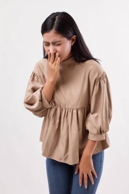 hasta bir alerjik kadın soğuk veya anti hapşırma