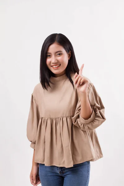 Donna che punta il numero 1 mano in su isolato, modello arabo asiatico — Foto Stock