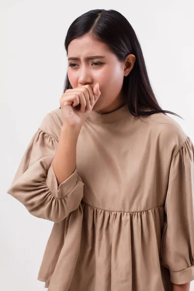 Wanita sakit batuk dengan dingin atau sakit tenggorokan — Stok Foto