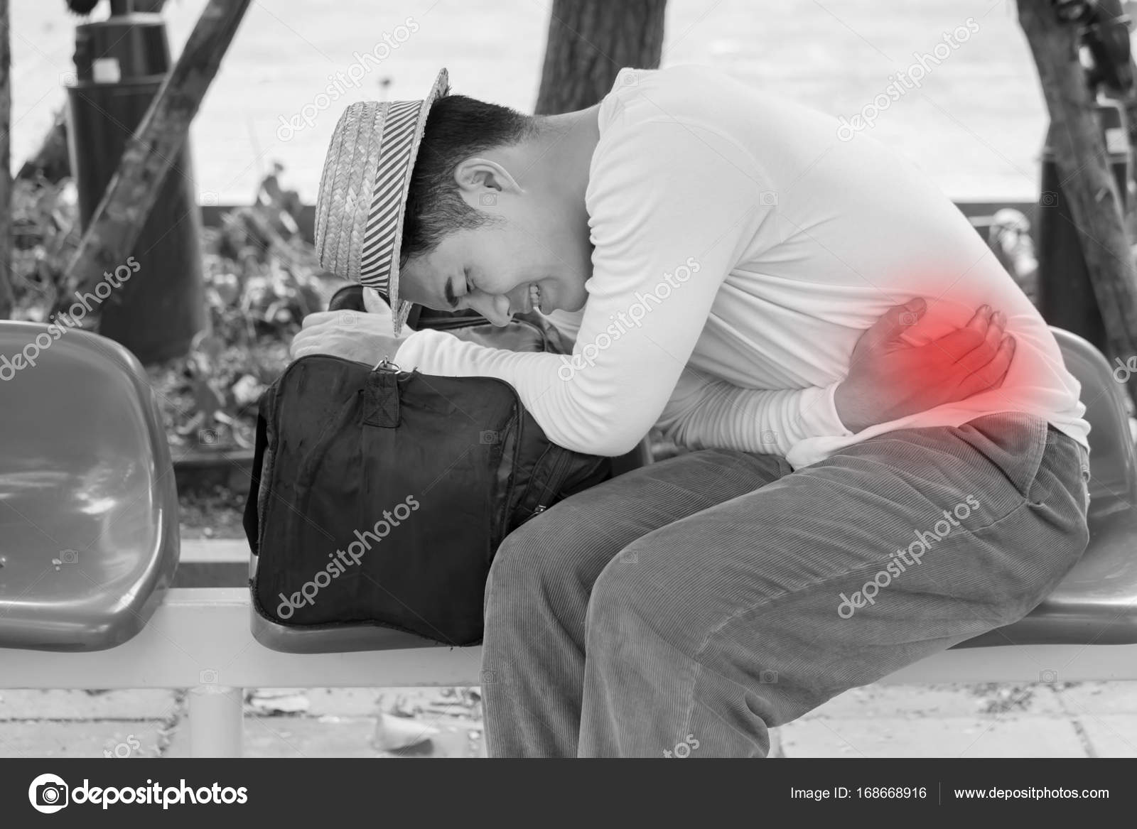 Sick man traveler with nausea, stomachache, vomit, acid reflux — Stock