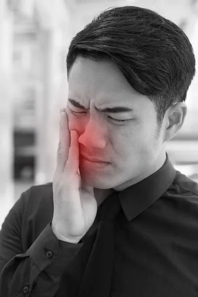 Homme souffrant de maux de dents, problème buccal — Photo