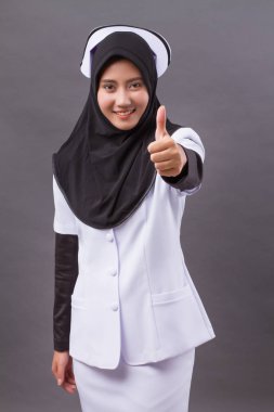 başparmak pes başarılı Müslüman hemşire