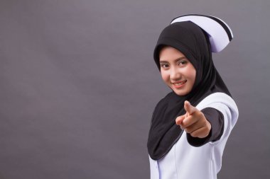 Müslüman hemşire sana işaret