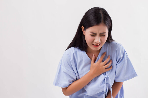 пациентка, страдающая от сердечного приступа
