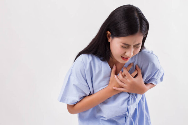 пациентка, страдающая от сердечного приступа
