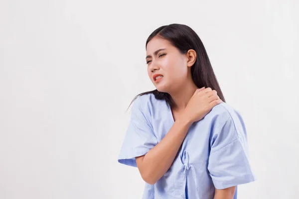 Kvinna med smärta i skuldra och nacke, stelhet, skada — Stockfoto