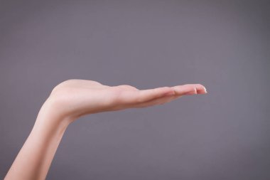 elini tutarak, alma, bir şey taşıyan