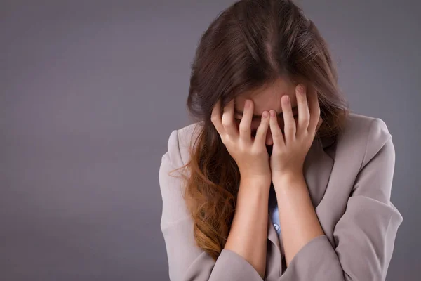 失败, 哀伤的商业妇女 facepalm — 图库照片