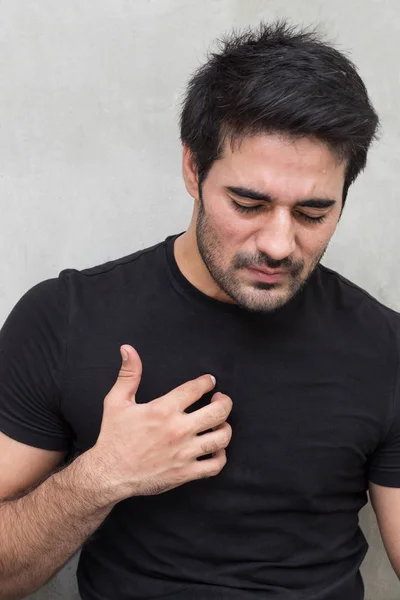 Hombre enfermo con reflujo ácido o gerd —  Fotos de Stock