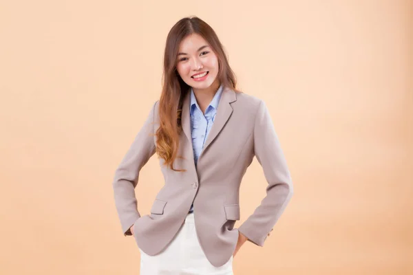 Mutlu gülümseyen başarılı Asya iş kadın portresi — Stok fotoğraf