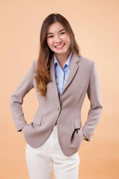 행복 한 미소 성공적인 아시아 비즈니스 여자의 초상화 — 스톡 사진