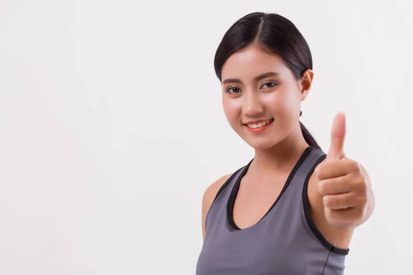 Jistý šťastný usmívající fitness žena dává palec — Stock fotografie