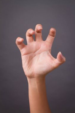 kızgın, agresif el pençe tırmalamak 