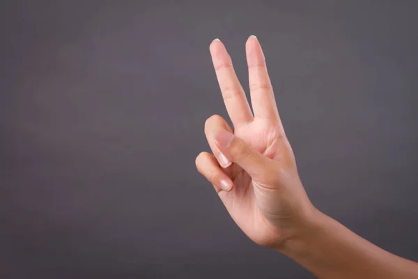 Mão apontando dois dedos para cima, número dois gesto de vitória — Fotografia de Stock