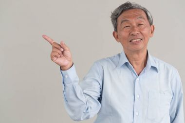 yaşlı adam hareketi işaret