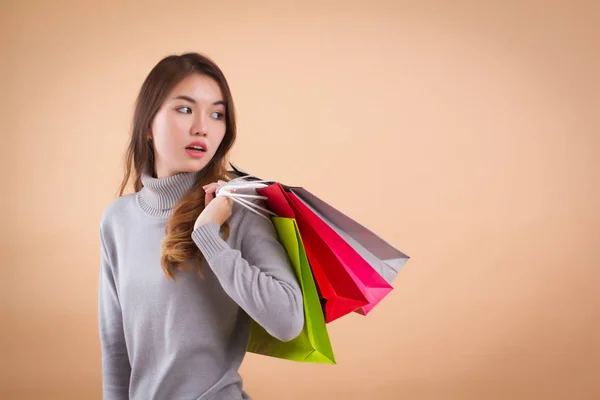 Felice, eccitato donna shopper o cliente con shopping bag — Foto Stock