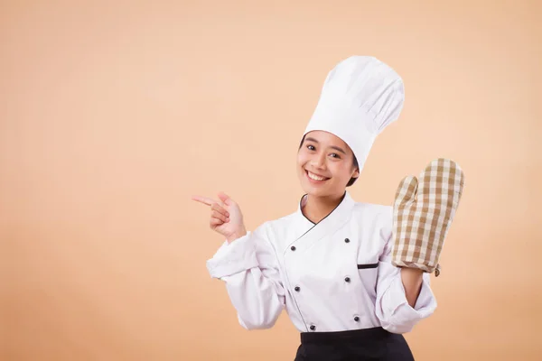 Пекарь женщина указывает вверх, варежка перчатка — стоковое фото