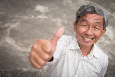 Komuta sizde başparmak jest, onaylama yaşlı adam portre kabul