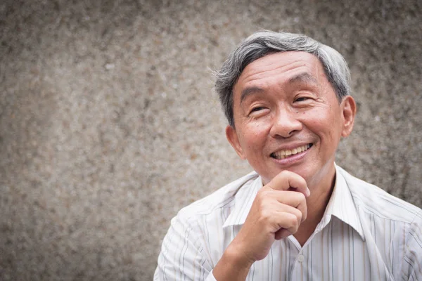 Tankeväckande gubbe tänkande, idé eller plan av pensionär — Stockfoto