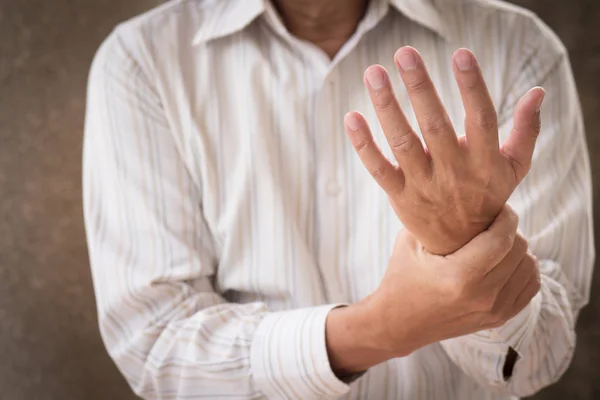 Senior man suffering from wrist carpal tunnel syndrome cps or injury, old man with osteoporosis, arthritis, injury, inflammation, gout, rheumatoid symptoms — Stock Photo, Image