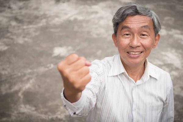 Hombre viejo fuerte sano retrato sénior — Foto de Stock