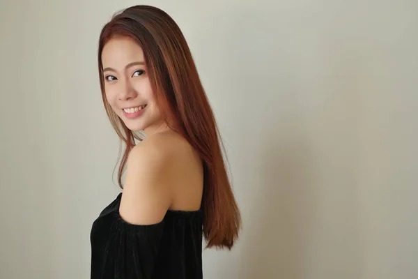 幸せな笑顔のアジア女性の肖像画 — ストック写真