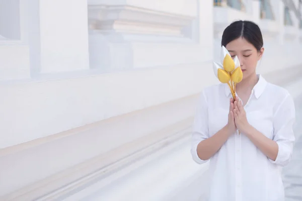 Fromme Religiöse Asiatische Buddhistische Frau Die Betet Dem Lord Buddha — Stockfoto