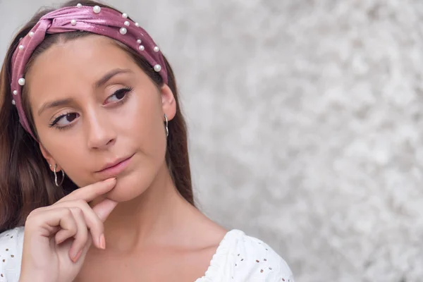 Young Woman Looking Thinking — Stock Photo, Image