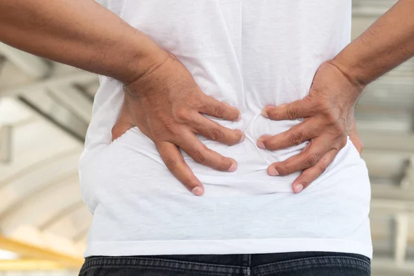Alter Mann Leidet Unter Rückenschmerzen Bandscheibenvorfall Oder Nierenversagen — Stockfoto