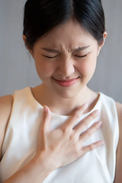 Sjuk Kvinna Med Matsmältningsbesvär Problem Sura Reflux Eller Gerd Symtom — Stockfoto