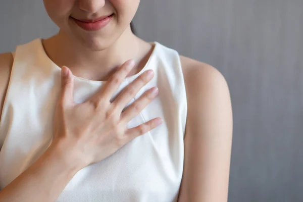 Wanita Sakit Dengan Masalah Pencernaan Refluks Asam Atau Gejala Gerd — Stok Foto