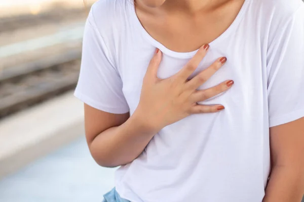 Vrouw Met Plotselinge Hartaanval Zieke Vrouw Lijdt Aan Acuut Hartinfarct — Stockfoto