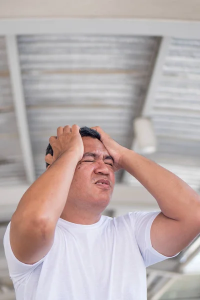 Kranker Asiatischer Senior Mit Kopfschmerzen Stress Depressionen Alzheimer — Stockfoto