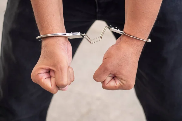 Arresterad Man Kriminell Blir Inlåst Med Handbojor Brottsplats Utredning Med — Stockfoto