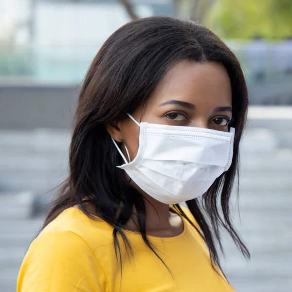 Czarna Afrykańska Kobieta Masce Maska Ochronna Przeziębienie Grypa Zakażenie Grypą — Zdjęcie stockowe
