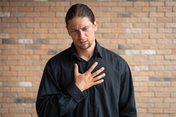 Hombre Caucásico Con Enfermedad Por Reflujo Retrato Hombre Enfermo Estresado — Foto de Stock