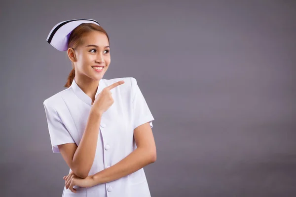 Retrato Mujer Asiática Sonriente Enfermera Aislada Confiada Amigable Enfermera Trabajadora — Foto de Stock