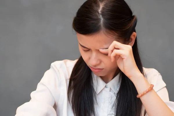 Wanita Sakit Demam Atau Sakit Kepala Konsep Stres Depresi Biohazard — Stok Foto