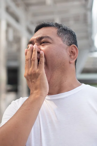 Idoso Bocejando Velho Tio Cansado Bocejando Cansaço Exaustão Excesso Trabalho — Fotografia de Stock