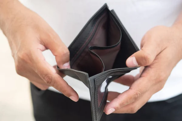 Alter Älterer Mann Der Laidoff Wird Und Kein Geld Hat — Stockfoto