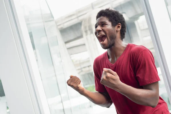 Homem Irritado Gritando Com Raiva Retrato Homem Negro Africano Gritando — Fotografia de Stock