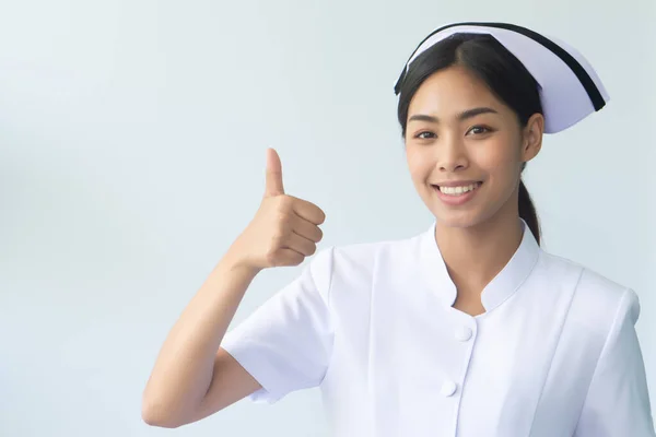 Portrét Usměvavé Asijské Ženy Zdravotní Sestra Izolované Sebevědomé Přátelské Ženské — Stock fotografie
