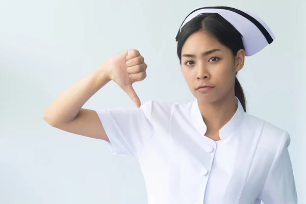 Retrato Sonriente Mujer Asiática Enfermera Aislado Enojado Molesto Enfermera Médico — Foto de Stock