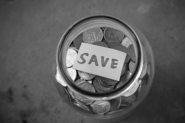 Économiser de l'argent pour le concept d'investissement avec effet filtre blabk et — Photo