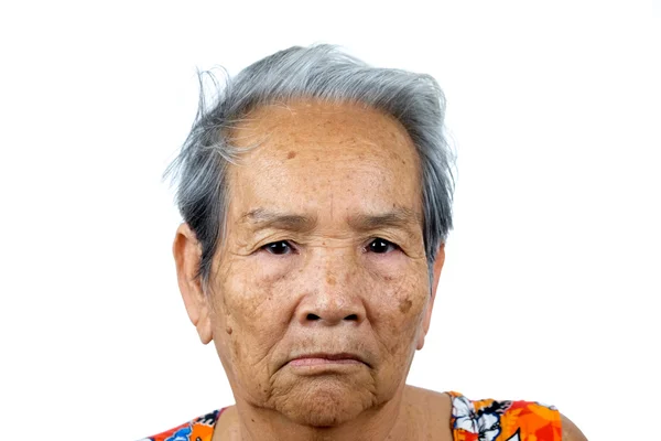 Portréja egy ázsiai öregasszony elszigetelt fehér background — Stock Fotó