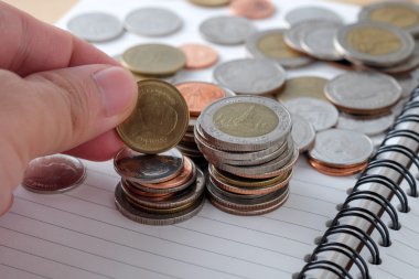 işletme finansı. yatırım kavramı paralar baht için tasarruf 