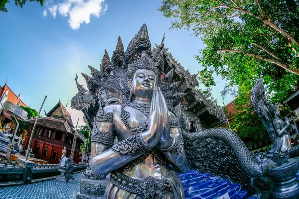 Monasterio de plata en el templo de Wat srisuphan en Chiang Mai, Tailandia — Foto de Stock